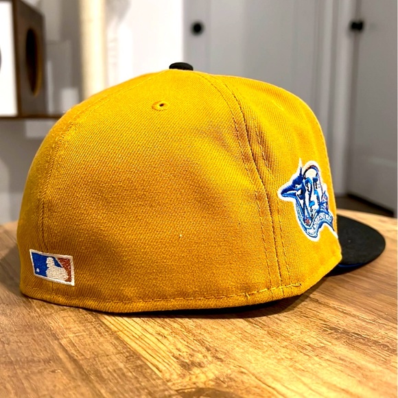 Hat Club Exclusive 7 3/8 w/ special pin - Picture 3 of 3
